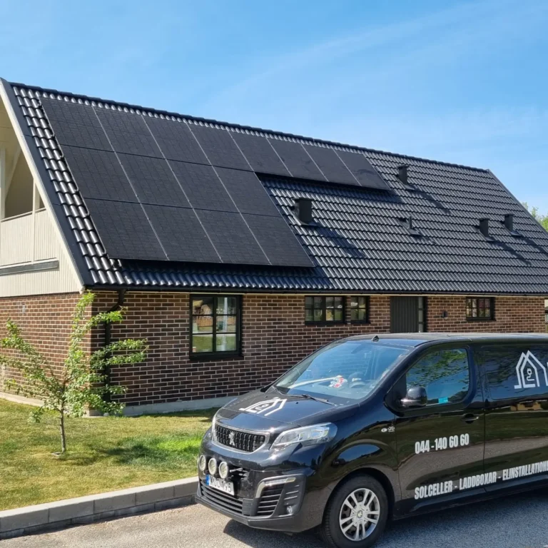 Solceller på tak installerat av Elstart Syd AB
